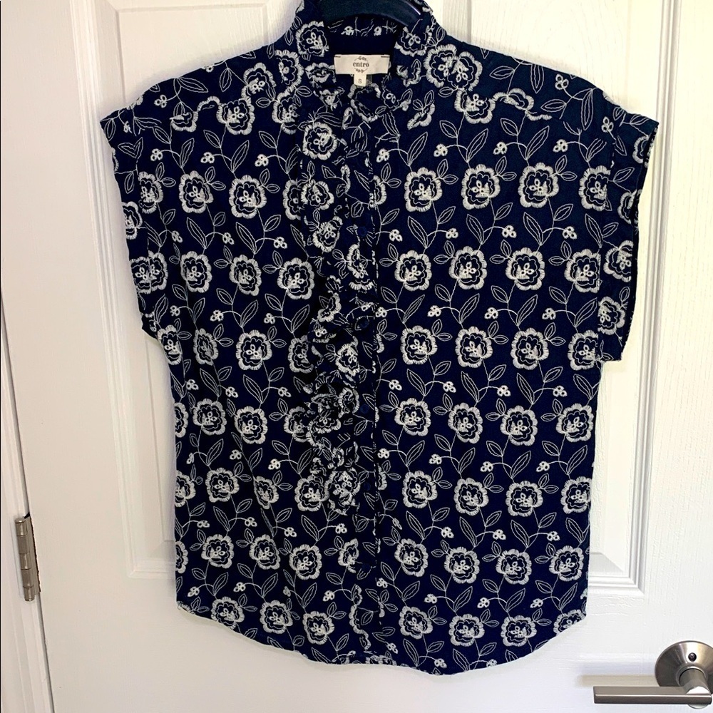 ENTRO Cotton floral embroidered ruffle front cap sleeve blouse size small